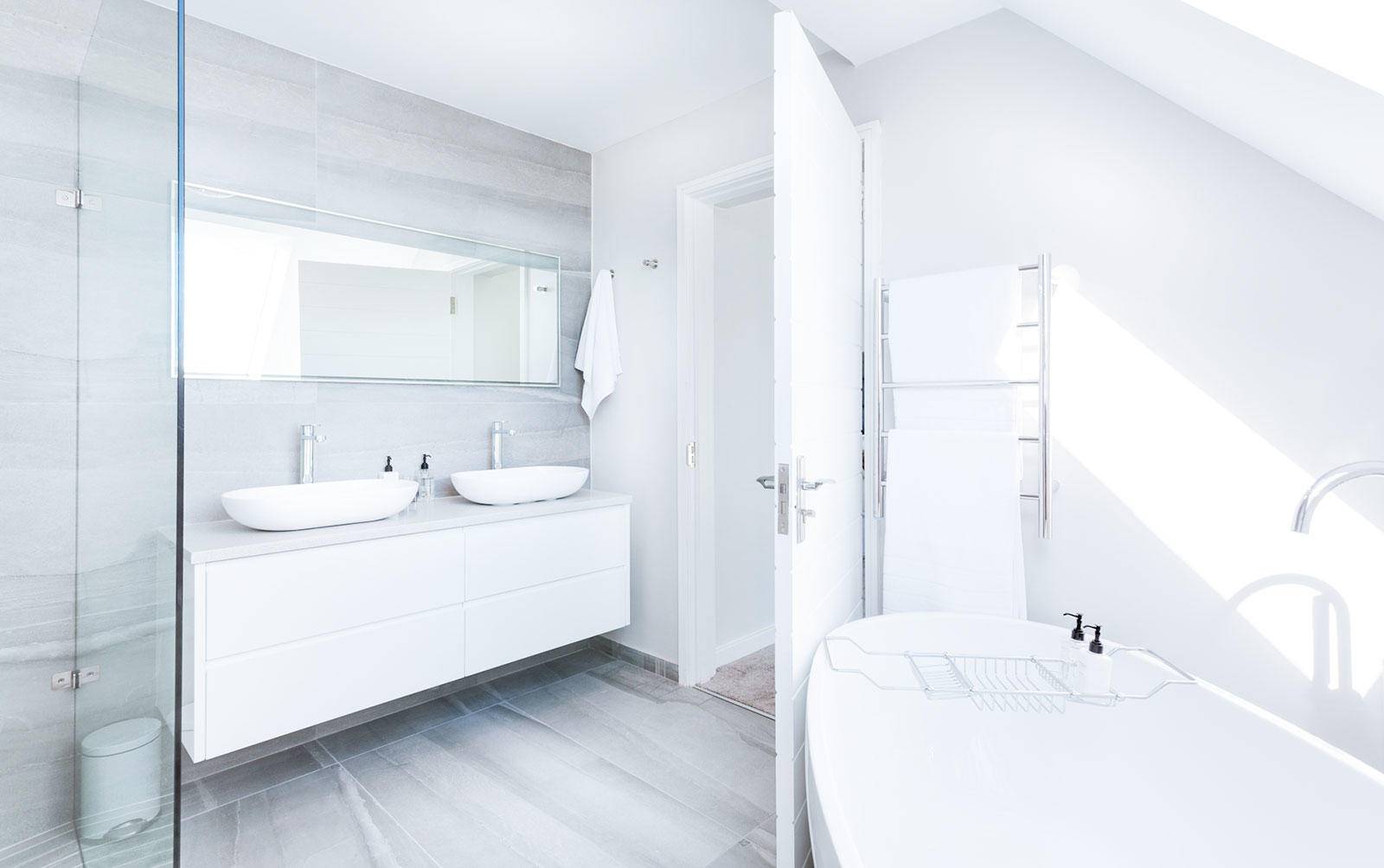 modern-minimalist-bathroom-3115450_2.jpg