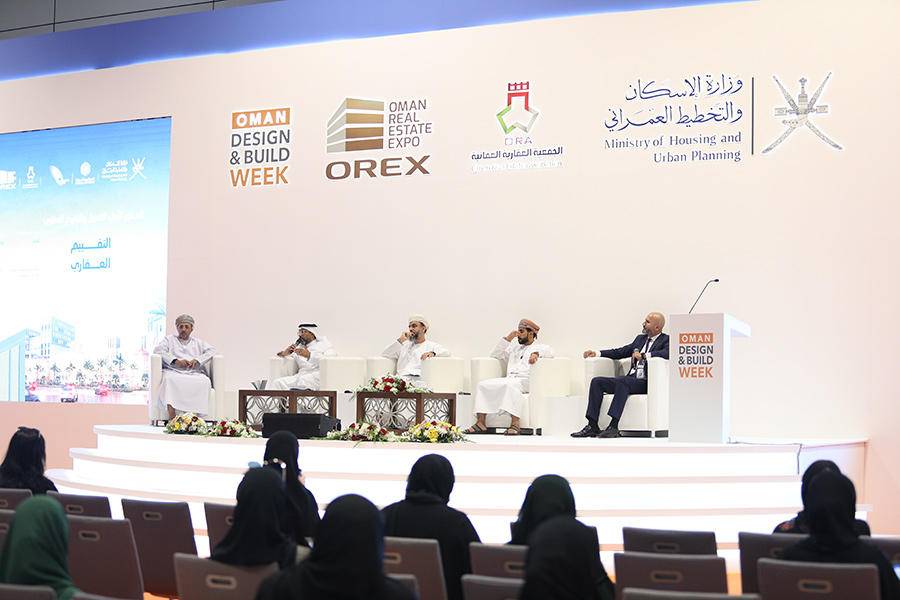 ConferenceSpeakerAndStage020404.jpg