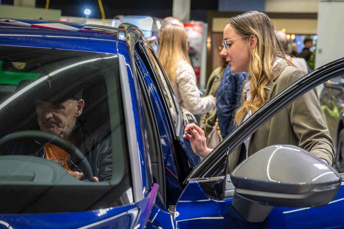 2025_fruehjahrsmesse_autosalon_beratung_cmi_14593@2x.jpg