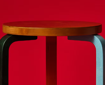 三色椅脚+红色彩蛋！Paul Smith 再度重塑 Artek 经典凳