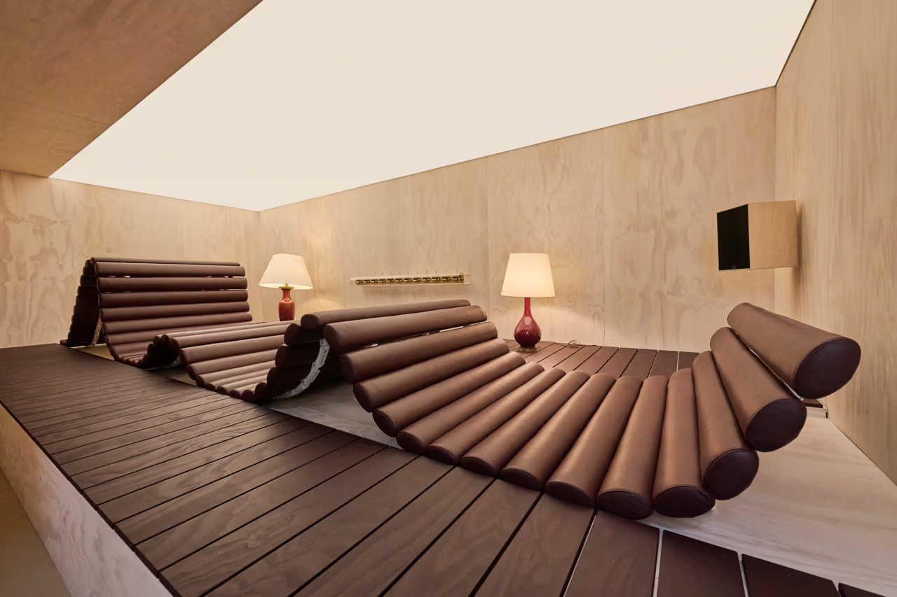 地面即是家具：Pierre Paulin座椅La Déclive，重塑坐卧自由