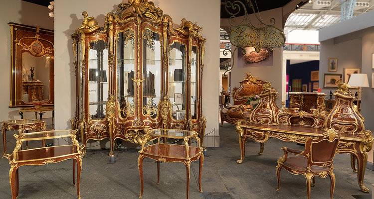 特朗普新关税引发国际古董交易震荡，多类进口家具受波及