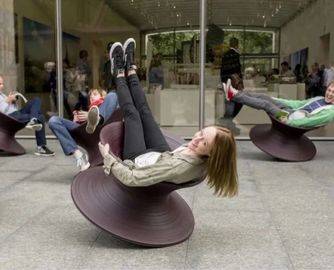 Magis Spun陀螺椅：在旋转中，找回生活的平衡点