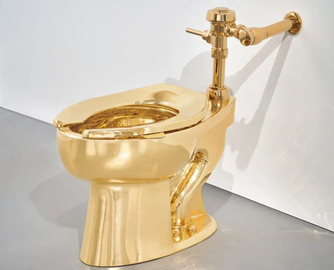 18K黄金马桶亮相苏富比拍卖，开拍价约1000万美元