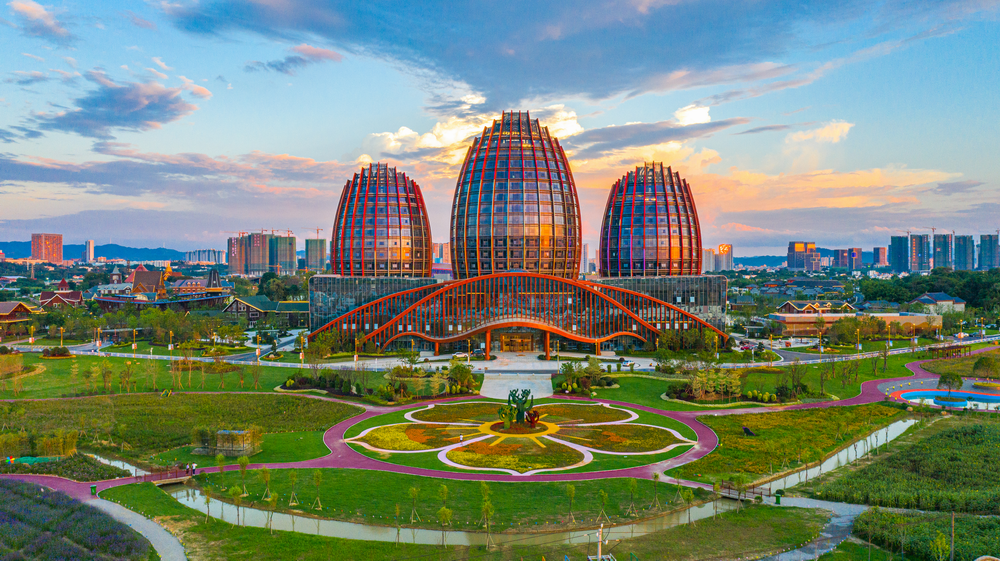 今年上半年，南康家具产业集群产值突破1400亿元