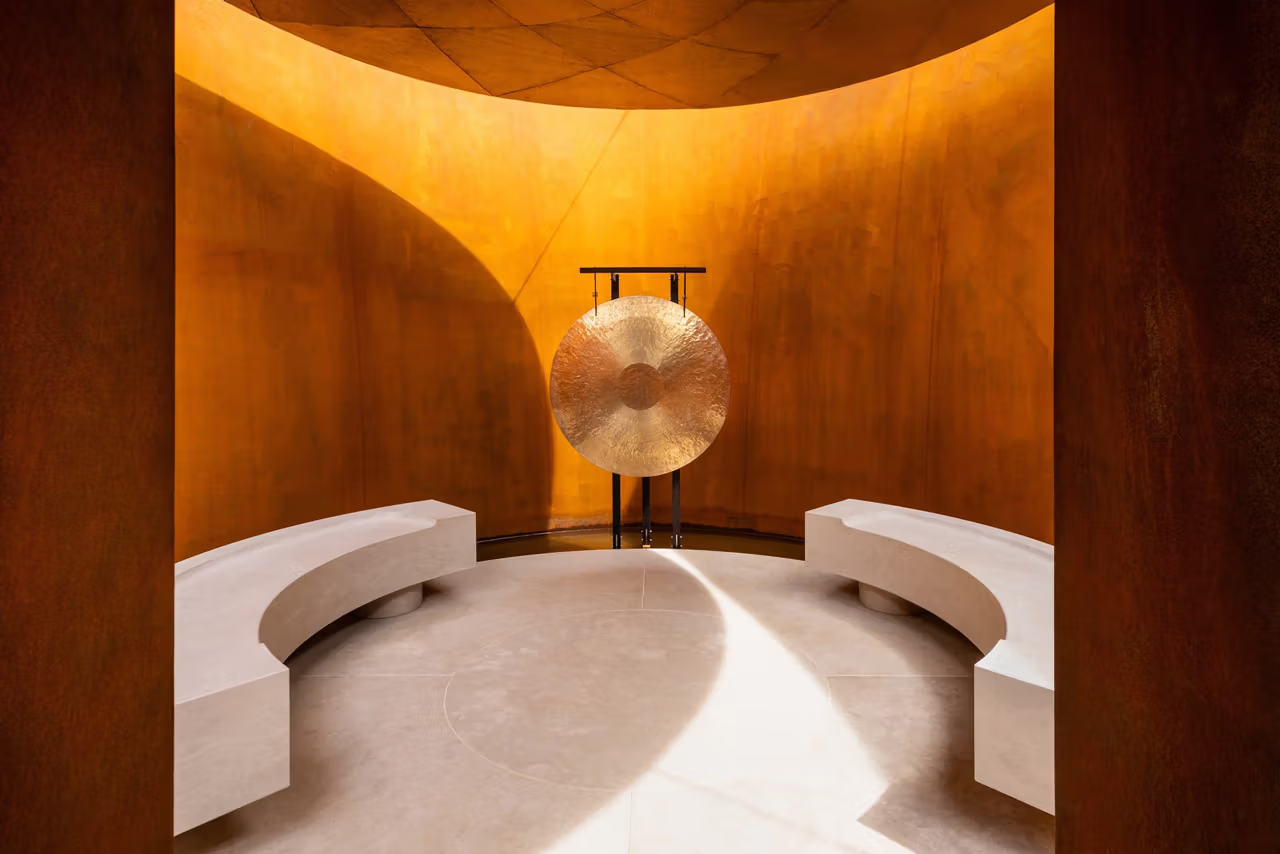 Vitra揭晓普奖得主多西遗作“多西静修所”，以钢铁与声景塑造灵性空间