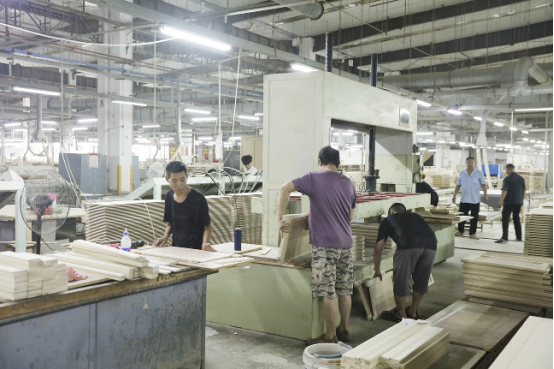 预计年订单超10亿元！宜华生活全力保障敏华、校具等订单交付