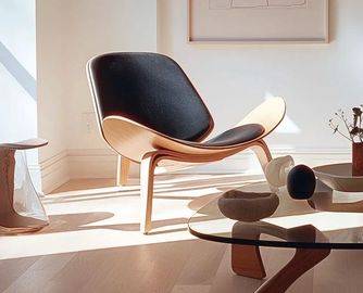 微笑的力学：Shell Chair贝壳椅如何用三条腿承载半个世纪