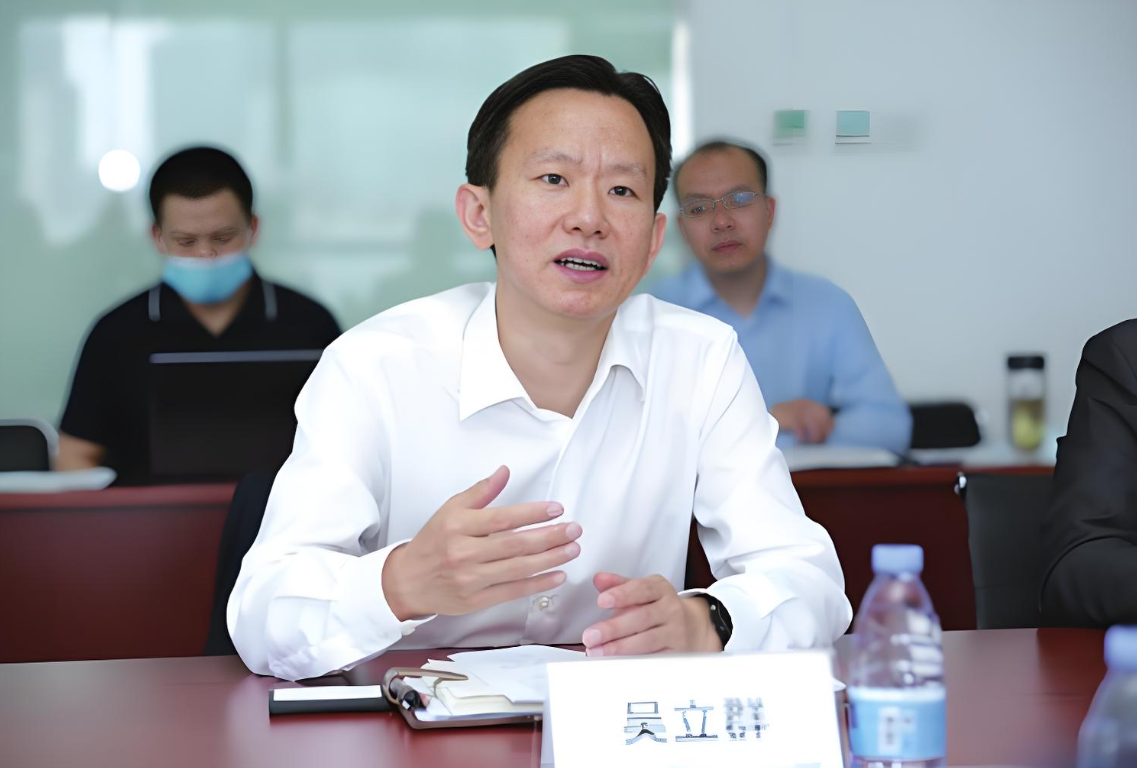 名家汇“换帅”：吴立群任董事长，“95后”程治文任总裁