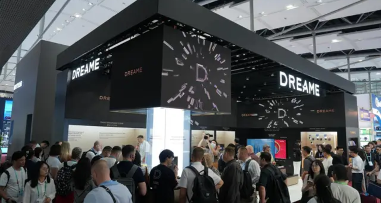 追觅智慧家居首秀！AI工学椅、升降桌亮相，剑指万亿市场