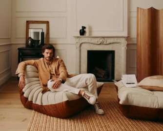 给沙发穿件“西装”：BOSS × Ligne Roset联名Togo沙发亮相