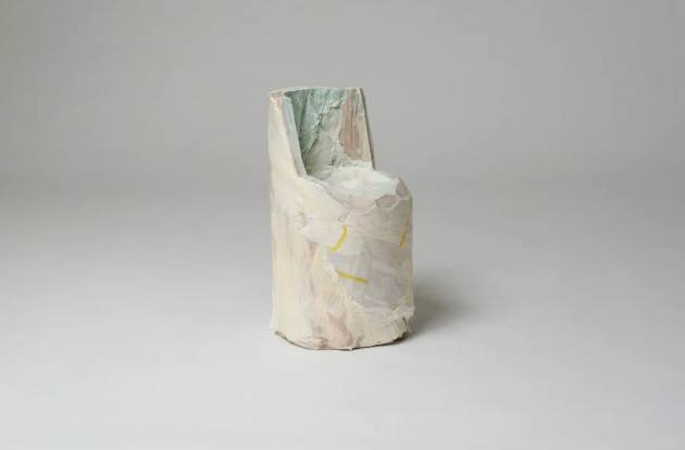 三宅一生的再生设计：褶皱废纸，化作大理石质感家具