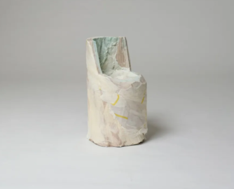 三宅一生的再生设计：褶皱废纸，化作大理石质感家具