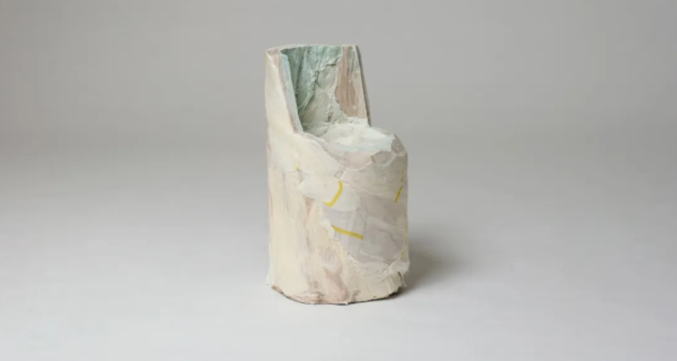 三宅一生的再生设计：褶皱废纸，化作大理石质感家具