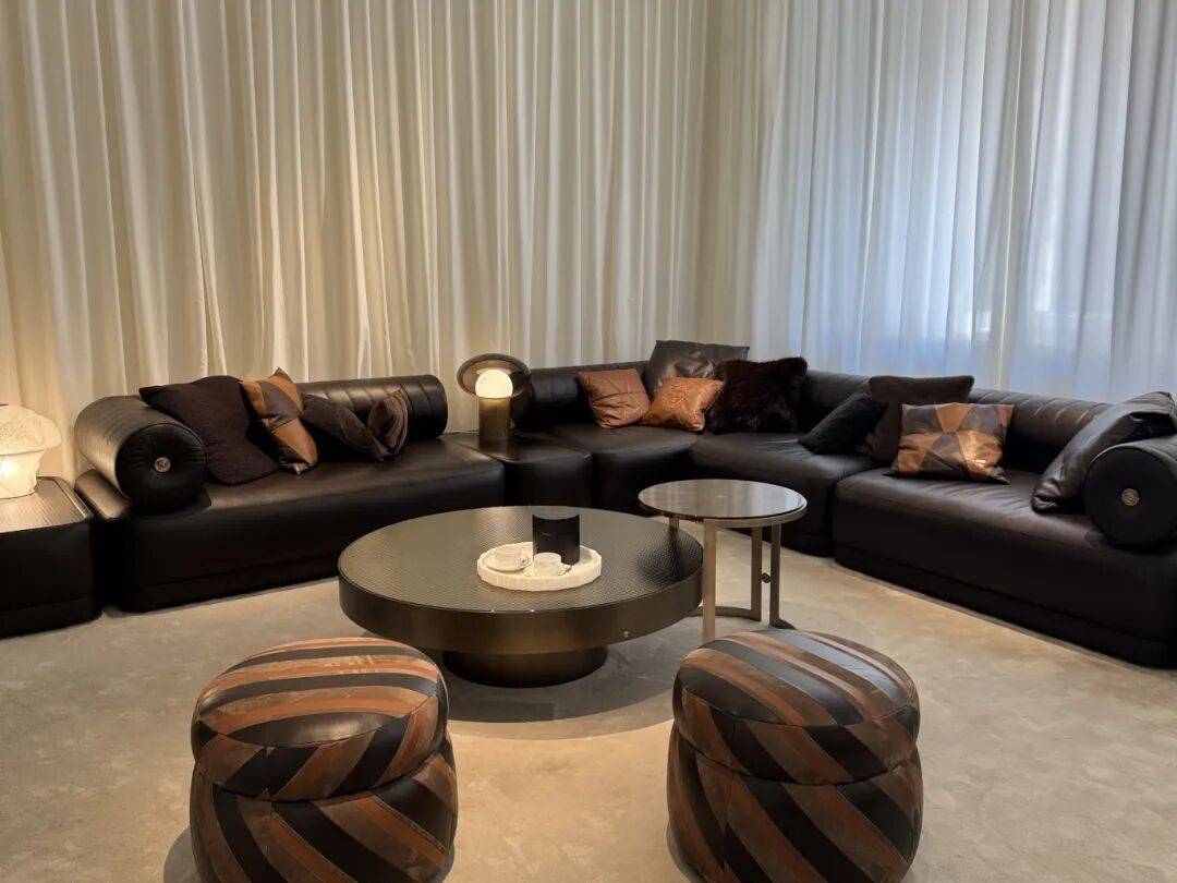 Versace Home 2026全新系列：用雕塑感重塑奢华