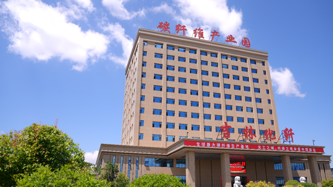 199元买航空级碳纤维椅？京造联手东北老国企，打下“黑色黄金”价格
